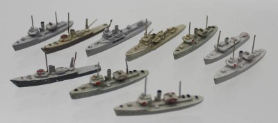 Auktion 366<br>10x Schiffsminiaturen, Wiking, älter, militär. Transportschiffe, ca. L-4,5cm [1]