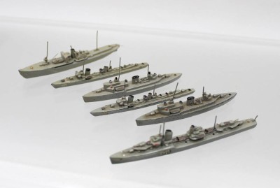 Auktion 366<br>6x Schiffsminiaturen, Wiking, älter, Kriegsschiffe, Größte L-10cm [1]