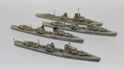 Auktion 366<br>4x Schiffsminiaturen, Wiking, älter, Kriegsschiffe, ca. L-9,7cm [1]