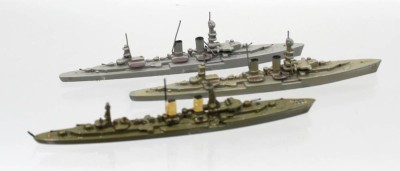 Auktion 366<br>3x Schiffsminiaturen, Wiking, älter, Kriegsschiffe, ca. L-12,5cm [1]