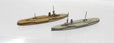 Auktion 366<br>2x Linienschiffe, wohl Wiking, älter, ca. L-10cm [1]