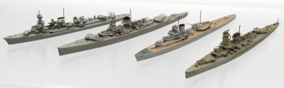 Auktion 366<br>4x Schiffsminiaturen, Wiking, älter, Kriegsschiffe, ca. L-15,5cm [1]