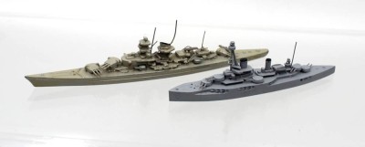 Auktion 366<br>2x Schiffsminiaturen, Wiking, älter, Kriegsschiffe, Scharnhorst u. Courbet, ca. L-13 bis 18,5cm [1]