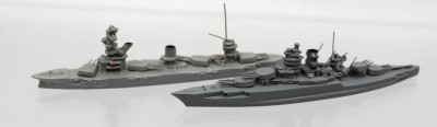 Auktion 366<br>2x Schiffsminiaturen, Wiking, älter, Kriegsschiffe,  Marat und Mexico 1402, ca. L-15cm [1]