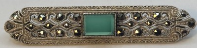 Auktion 366<br>Art Deco Silbernadel -835- mit grünen Stein und Markasiten, L-5 cm, 5,5 gr [1]