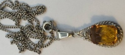 Auktion 366<br>Silber-Halskette mit Anhänger, brauner Stein, L-ca. 60 cm, 6,5 gr [1]