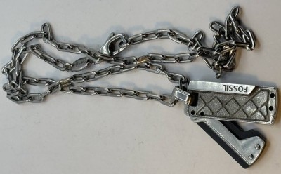 Auktion 366<br>Halskette mit Rasierklinge-Anhänger von 