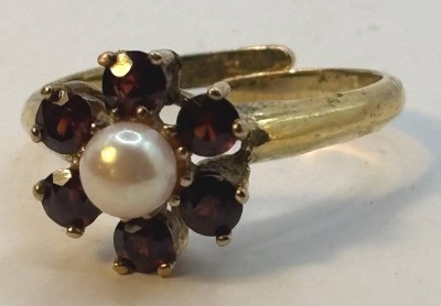 Auktion 366<br>offener Silberring-835-, vergoldet, Perle, rote Steine, 3,5 gr [1]