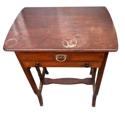 Auktion 366<br>Nähtischchen um 1920, Platte fleckig, 2 Schubladen [1]