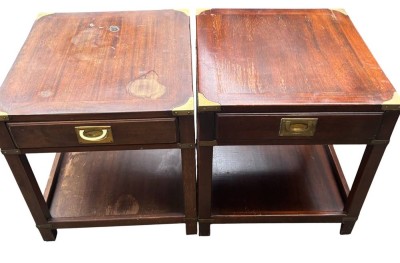 Auktion 366<br>2x kl. Mahagoni-Beistelltischen mit Messingbeschlägen, fleckig [1]