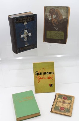 Auktion 366<br>5x div. Literatur über Medizin, ab ca. 1900, Alters-u. Gebrauchsspuren [1]