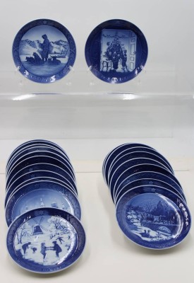 Auktion 366<br>23 Weihnachtsteller, Royal Copenhagen, 1978-200, ca. D-18,3cm [1]