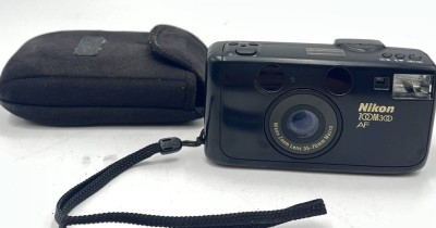 Auktion 366<br>NIKON ZOOM 300AF, mit Tasche, incl. Gebrauchsanweisung, Funktion nicht geprüft, Alters & Gebrauchsspuren [1]
