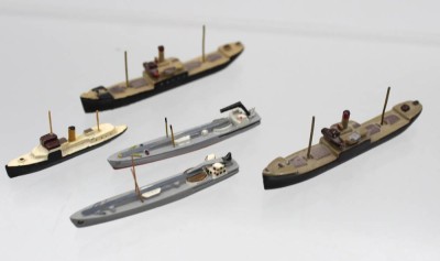 Auktion 366<br>5x Schiffsminiaturen, Wiking, älter, Frachter, ca. L-8cm [1]