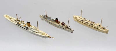 Auktion 366<br>3x Schiffsminiaturen, Wiking, älter, Passagierschiffe, ca. L-12cm [1]