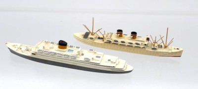 Auktion 366<br>2x Schiffsminiaturen, Wiking, älter, Passagierschiffe, ca. L-13,5cm [1]