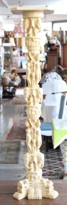 Auktion 366<br>hoher asiat. Blumenstand, Kunstharz, ca. H-98cm [1]