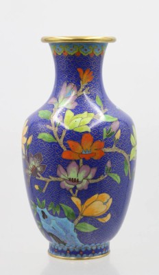 Auktion 366<br>Cloisonné-Vase, florales Dekor, China, ca. H-23cm [1]