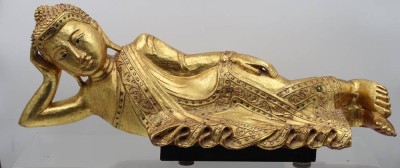 Auktion 366<br>liegender Buddha, Holz, vergoldet, ca. H-25cm B-65cm [1]