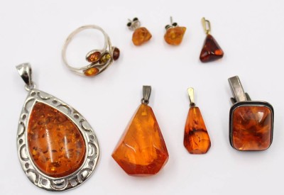 Auktion 366<br>kl. Lot Bernsteinschmuck, Silberfassungen etc., ca. 35  gr [1]
