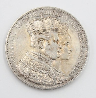 Auktion 366<br>preußischer Krönungstaler von 1861,  Krönung von Wilhelm I.  u. Frau Augusta, 18,25gr., D-3,3cm [1]