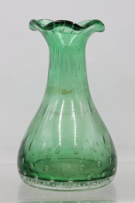 Auktion 366<br>grüne Kunsglasvase, wohl Murano, Luftblasen, ca. H-21cm [1]