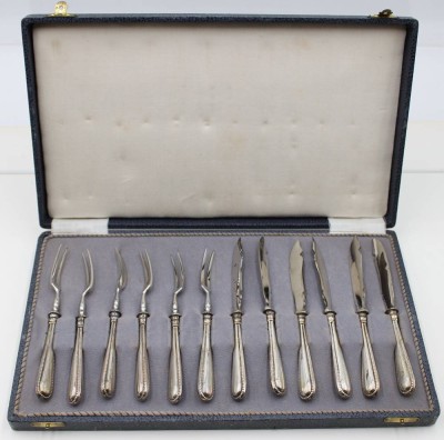 Auktion 366<br>Obstbesteck in Kasten, 800er Silbergriffe, um 1900,für 6 Personen, ca. L-15cm [1]