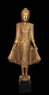 Auktion 366<br>hoher stehender Mandalay Buddha aus Burma, Holz vergoldet und verziert, auf einem Holzsockel stehend, ca. H-218cm, Speditionsversand! [1]