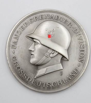 Auktion 366<br>Medaille der Panzergrenadier-Division Großdeutschland, D-6,5cm [1]