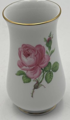 Auktion 366<br>kl. Meissen Vase, rote Rose, 1.Wahl, H-11 cm [1]