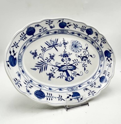 Auktion 366<br>Servierteller, Meissen Zwiebelmuster, Schwerter durchgestrichen, D- 24x34cm [1]