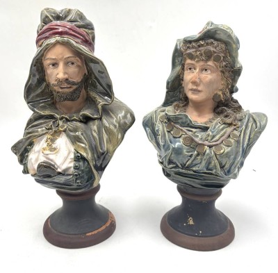 Auktion 366<br>zwei Majolika Büsten eines arab. Paares, wohl Goldscheider um 1900, rücks. nur Nummern, H-ca. 26  und 24 cm,  guter Zustand, [1]