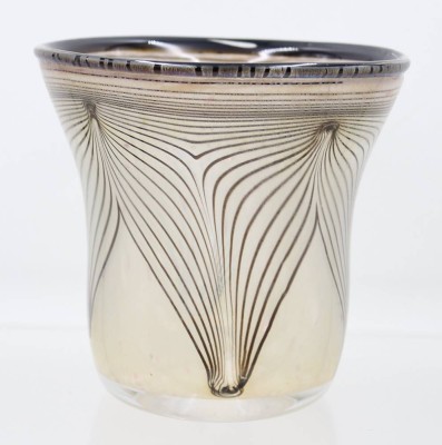 Auktion 366<br>schöne Vase, wohl Eisch, ca. H-15,5cm D-16,5cm [1]