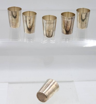Auktion 366<br>6x Schnapsbecher, 5x 835er 1x 925er Silber, zus. 107gr., ca. H-4,5cm [1]