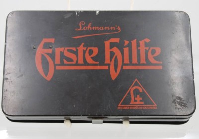Auktion 366<br>Blechkasten, Lohmann's Erste Hilfe, mit Inhalt, Kasten 4 x 24 x 14cm [1]