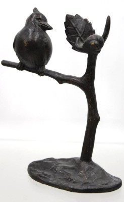 Auktion 366<br>Vogel auf geäst mit Schnecke, Roland Paris (1894-1945), Bronze geschwärzt, monogrammiert, ca. H-17,5 B-13cm [1]