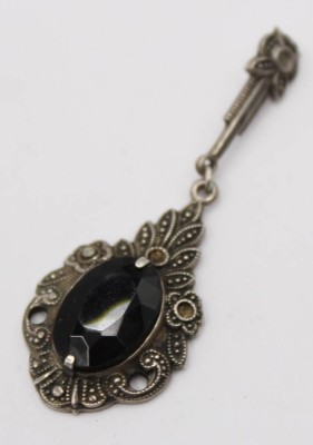 Auktion 366<br>Art Deco Silber-830-Anhänger mit  schwarzen Stein, L-4 cm,  ca. 3 gr. [1]