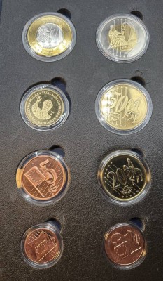 Auktion 366<br>Vatikan Euro Probe Set, 8 Münzen in Display, 2009, [1]