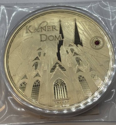 Auktion 366<br>Kölner Dom 10 CM GIGANT MEDAILLE - Cu. VERGOLDET, Boxed, mit Zertifikat, limit. Auflage, 376 gramm, orig. versiegelt [1]