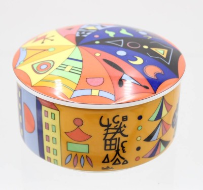 Auktion 366<br>Deckeldose, Rosenthal studio-linie, Adventures in Asia, Nr 10, Design Yves Galgon, Deckel bestossen, ca. H-6,2cm D-10cm [1]