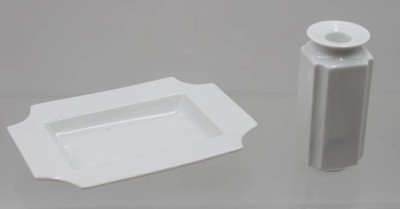 Auktion 366<br>2 Teile Rosenthal, Design Regis Dho, Weißporzellan, Vase H-11,5cm Schale B-19cm [1]