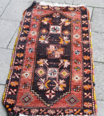 Auktion 366<br>antiker dünner Orientteppich, 120x50cm, Altersspuren [1]