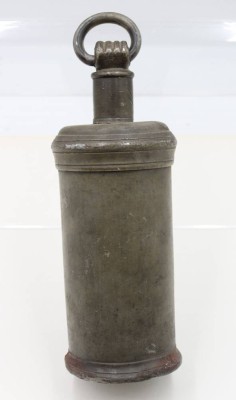Auktion 366<br>alte Zinn-Feldflasche, 18./19. Jhd., Boden mit Reparaturstelle, ca. H-27cm [1]