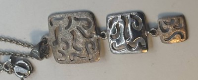 Auktion 366<br>Silber-Kette mit langen Anhänger, passende Ohrstecker, zusammen 8,4 gr. [1]