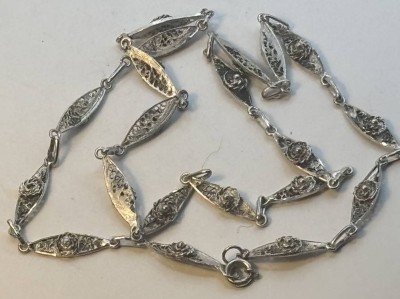Auktion 366<br>filigrane Silber-Halskette mit Rosendekor, L-52 cm, 13,5 gr [1]