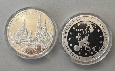 Auktion 366<br>2x Silber-Medaillen-999-, Einigkeit-Recht-Freiheit, 2002 und 2006 /diese mit Zertifikat), zus. ca. 45 gr, PP [1]