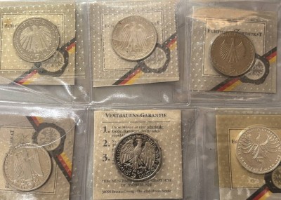 Auktion 366<br>6x 5 DM in Hülle, stempelglanz mit Expertise,1978/1980/1981/1982/1985 [1]