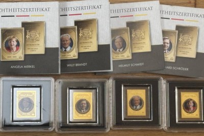 Auktion 366<br>8 kl. Barren Feingold-999- mit Portraits der Bundeskanzler, je 1/1000 Unze, Format:16,8x12mm,alle mit Zertifikat [1]