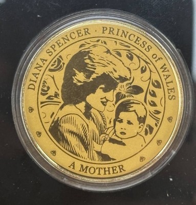 Auktion 366<br>Goldmünze Kongo 100 CFA, 2022, Diana-a Mother, 1/200 Unze, D-40 mm, mit Zertifikat [1]