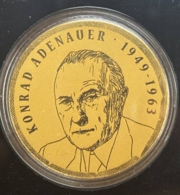 Auktion 366<br>Goldmedaille-999-, Konrad Adenauer, mit Zertifikat [1]
